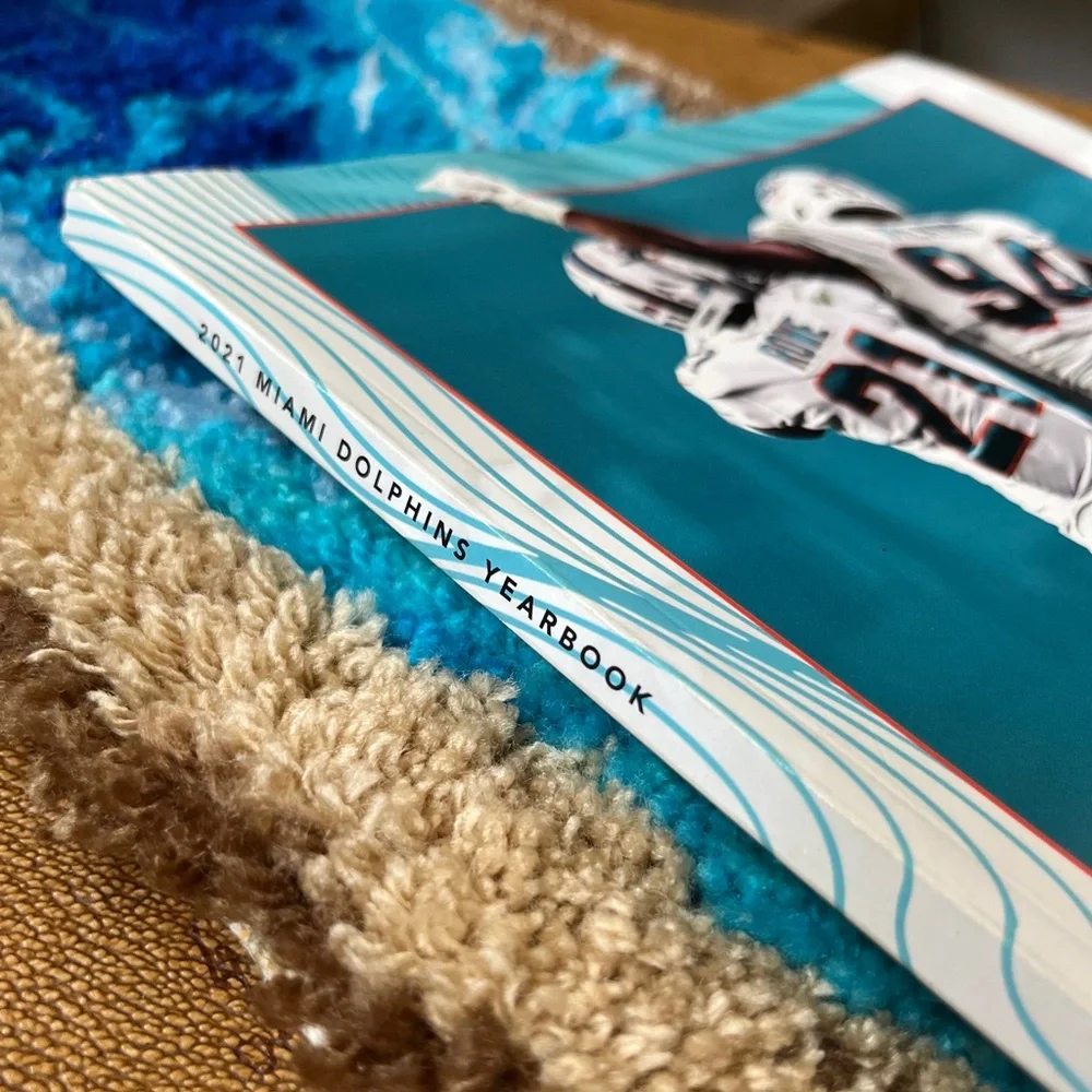 Miami Dolphin Yearbook 2021 - Picture 7 of 10